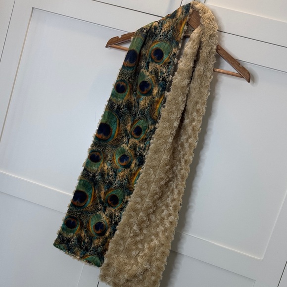 Peacock Print Faux Fur Scarf - Picture 1 of 6